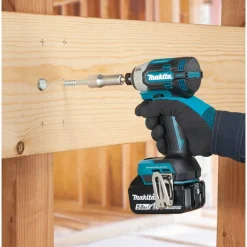 Akkuiskuruuvinväännin Makita LXT DTD201Z 210Nm 18V ilman akkua