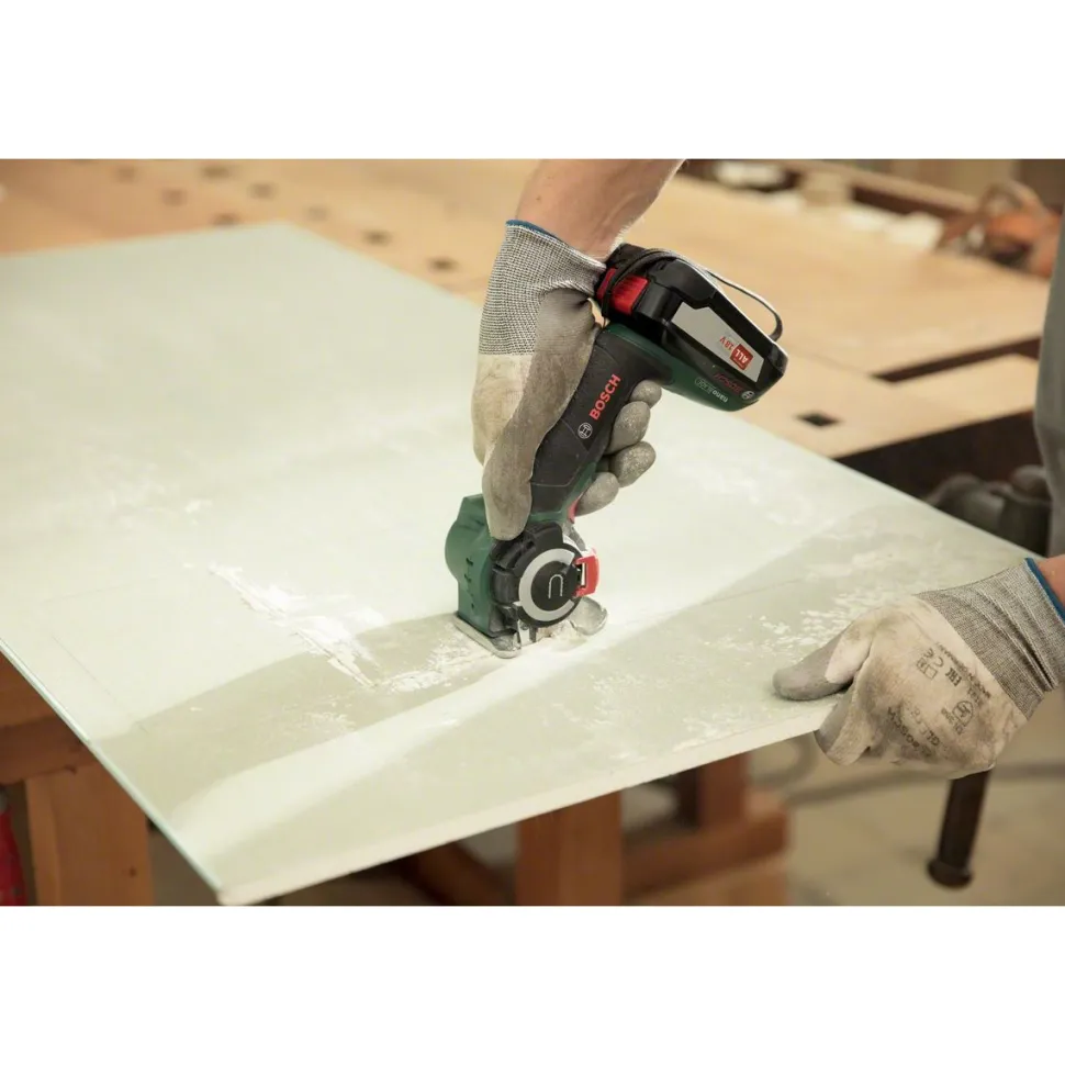 Akkumonitoimisaha Bosch AdvancedCut 18 2,5 Ah akulla
