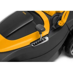 Akkuruohonleikkuri Stiga Collector 136E Kit 20V 2x2,0 Ah akuilla