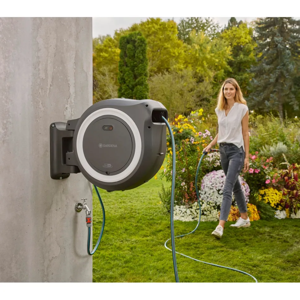 Akkutoiminen seinäletkukela Gardena PowerRoll XXL 40m valkoinen 18V 2,5 Ah akulla