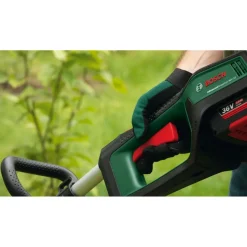 Akkutrimmeri Bosch AdvancedGrassCut 36-33 36V 2,0 Ah akulla