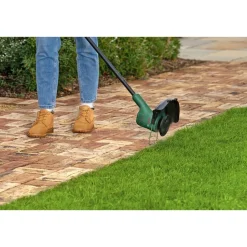 Akkutrimmeri Bosch EasyGrassCut 18V-230 Durablade 18V 2,0 Ah akulla