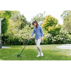 Akkutrimmeri Bosch EasyGrassCut 18-230 18V 2,0 Ah akulla