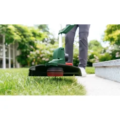 Akkutrimmeri Bosch UniversalGrassCut 18-260 18V 2x2,0 Ah akuilla