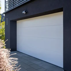 Autotallinovi moottorilla Nordic Home, eri kokoja ja värejä