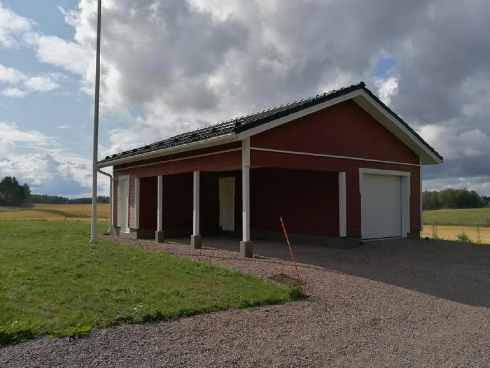 Autotallin runkopaketti Timburg, yhden auton talli + yhden auton katos ja varasto, sivusta ajettava, kerrosala 48 m²