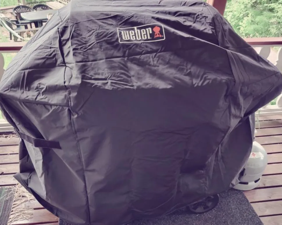 Grillin suojapeite Weber Premium Spirit 400 -sarjaan, sopii myös ennen 2025 valmistettuun Spirit-300 sarjaan