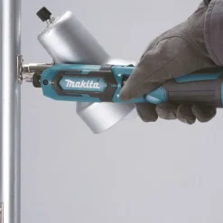 Iskevä sauvaruuvinväännin Makita TD022DSJ 7,2V 2x1,5 Ah akuilla + laukku