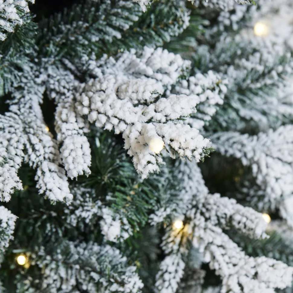 Joulukuusi Nordic Winter, kapea PE/PVC, lumella ja valoilla, luokka A, 180x86cm