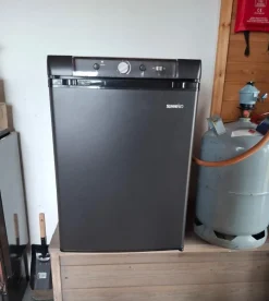 Kaasujääkaappi Sunwind Ventus 60TC, 48cm, 46 l, musta