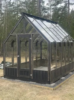Kasvihuone Palmako Emilia 8,2 m2, turvalasi, puurunko