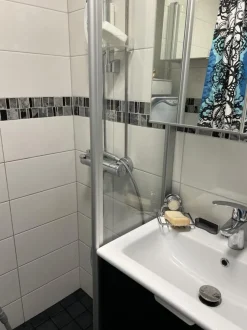 Kiinteä suihkuseinä Tammiholma POLE kirkas/savu lasi eri kokoja