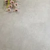 Kivikomposiittivinyylilaatta DomusFlooring Louhen rantakallio, integroitu askeläänieriste
