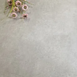 Kivikomposiittivinyylilaatta DomusFlooring Louhen rantakallio, integroitu askeläänieriste