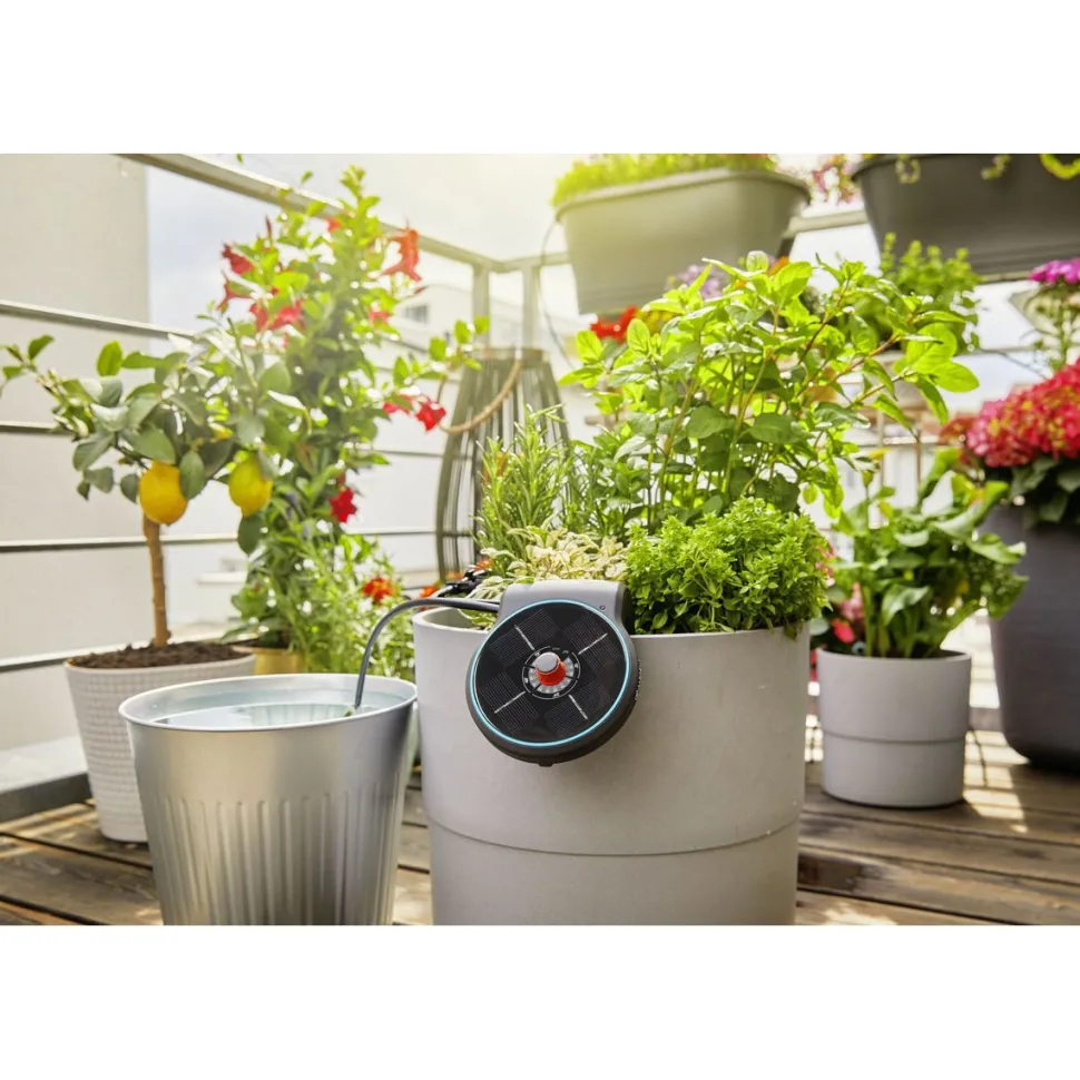 Parvekekastelusarja Gardena AquaBloom aurinkokennolla