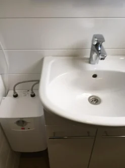Pesuallashana ja vedenlämmitin mökille Oras Safira 1003F