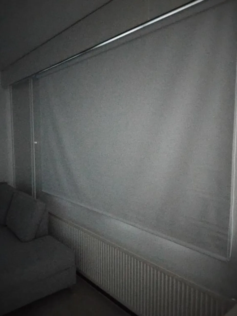 Pimentävä rullaverho Ihanin XL valkoinen pituus 250 cm eri leveyksiä
