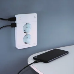 Pistorasia Schneider Electric Exxact 2-osainen peitelevyllä + 2x USB lataus A+C 3A valkoinen