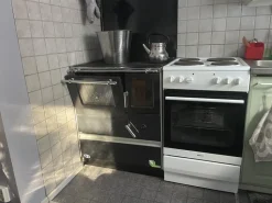 Puuliesi SVT Alfa 70 LUX lasiovella, 6,3 kW, 65 m2, hormilähtö oikealla