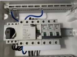 Ryhmäkeskus Malmbergs 2x12 modulia, IP40 uppoasennus