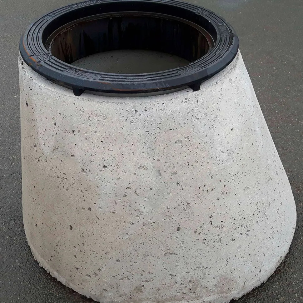 Säädettävä valurautakehys betonikartiolle Urjalan Sementtivalimo ø 600 mm H270 mm D400