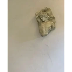 Sisustuslaasti Dekofloor Stucco kuivan tilan seinään eri värejä