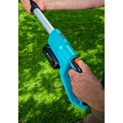 Teleskooppivartinen akkupensasleikkuri Gardena THS Li-18/42 18V 2,0 Ah akulla