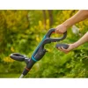 Terassipesuri Gardena AquaBrush Patio P4A 18V 2,5 Ah akulla