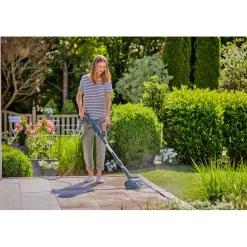 Terassipesuri Gardena AquaBrush Patio P4A 18V 2,5 Ah akulla
