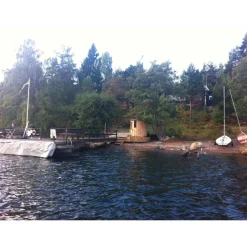 Tynnyrisauna SpaDealers pystymalli Ø180cm lämpöpuu sis. puukiukaan ja savupiipun