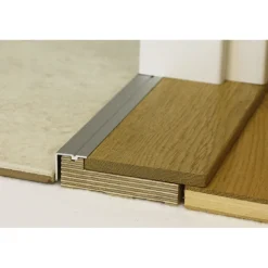 Vedeneristekynnys Panelia Woods Pro, 22x92x907mm M9, tammilakattu, eri kyntekorkoja