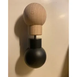 Vedin Maakunnan Lasi, musta nuppi