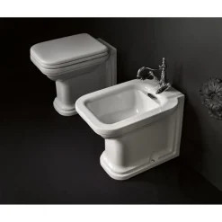 WC-istuin Kerasan Waldorf 4118 lattiamalli S/P-lukko valkoinen